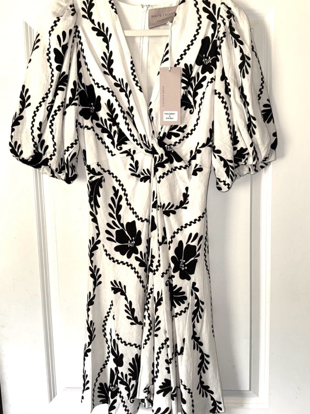 White Closet Black and White Linen Floral Puff-Sleeve fit and flare Dress S nwt